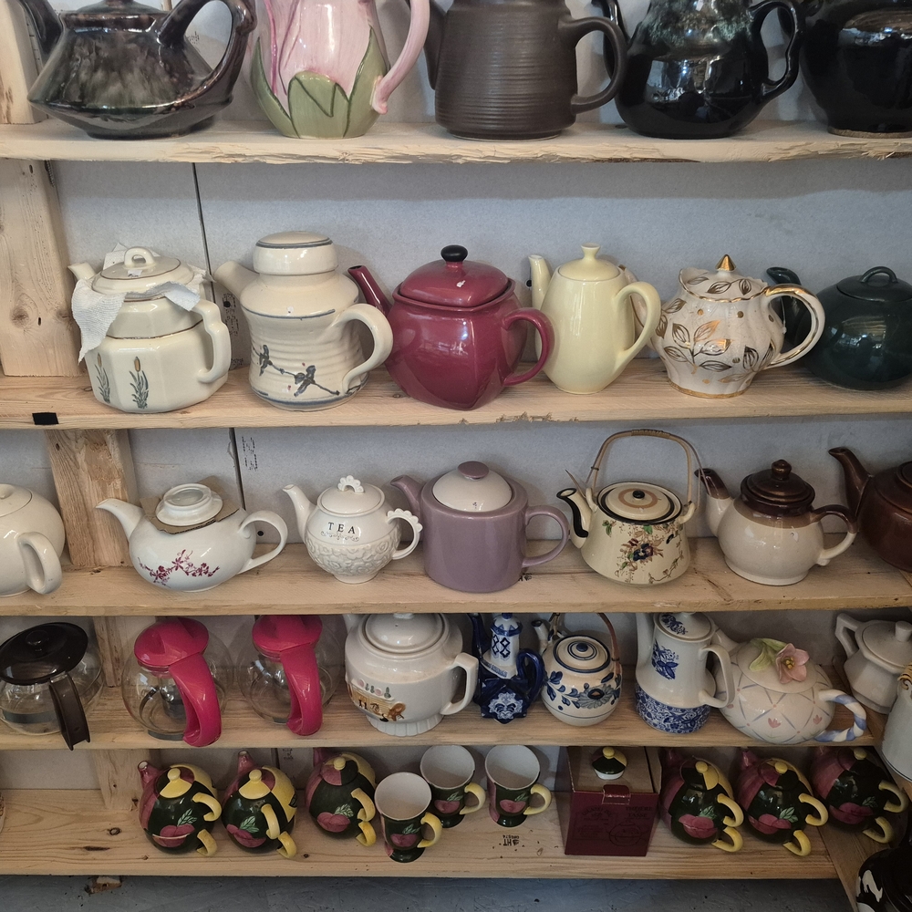 Assorted Ceramic Teapot Collection - Picture 13 of 16